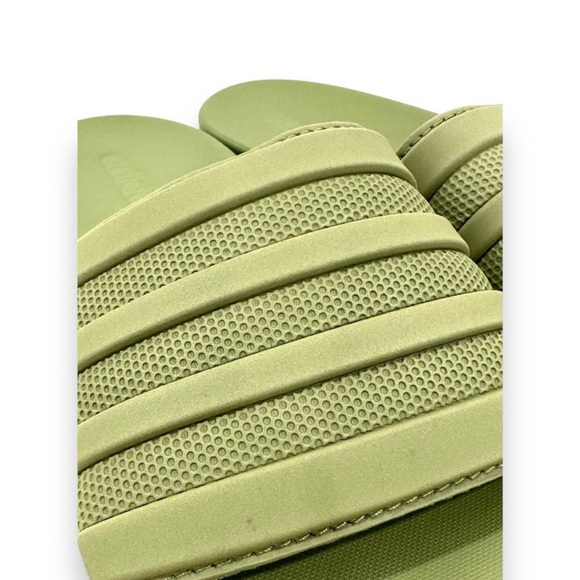 ADIDAS ADILETTE COMFORT UNISEX SLIDES, Mens Size 10, Women’s Size 11 - Picture 2 of 7